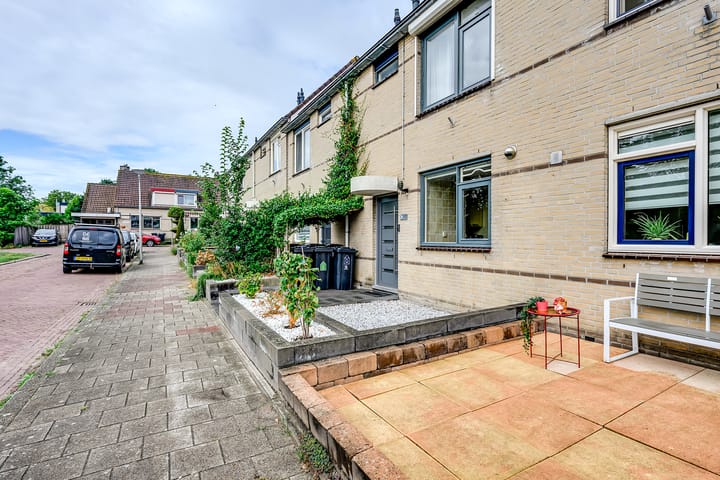Tussenwoning te koop: Kampanje 5, Rozenburg (Zh)