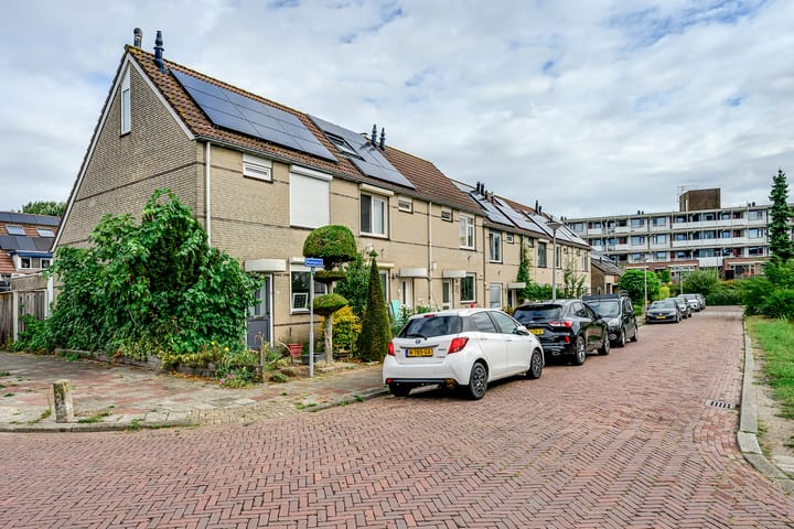 Tussenwoning te koop: Kampanje 5, Rozenburg (Zh)