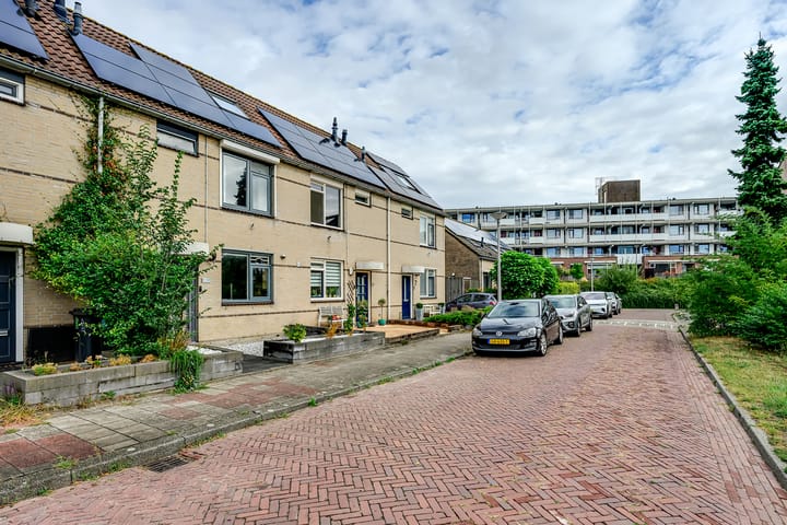 Tussenwoning te koop: Kampanje 5, Rozenburg (Zh)
