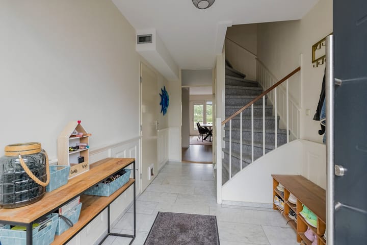 Tussenwoning te koop: Marie Jungiusstraat 25, Velserbroek