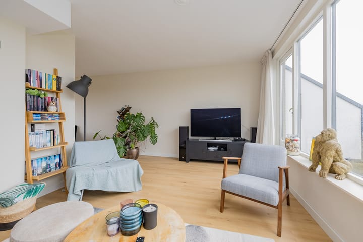 Tussenwoning te koop: Marie Jungiusstraat 25, Velserbroek