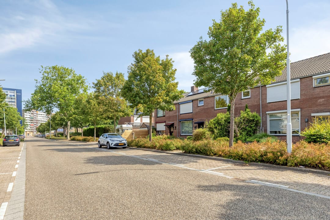 Photo 2 of van der Waalsstraat 41