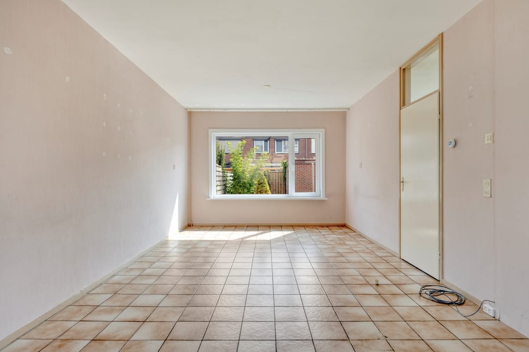 Photo 7 of van der Waalsstraat 41