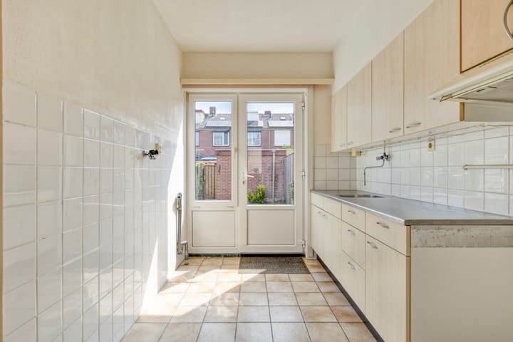 Photo 4 of van der Waalsstraat 41