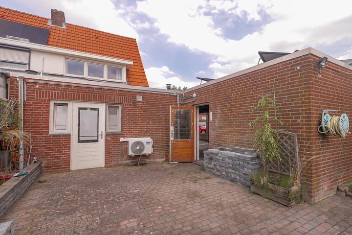 Tussenwoning te koop: Rechtstraat 8, Landgraaf