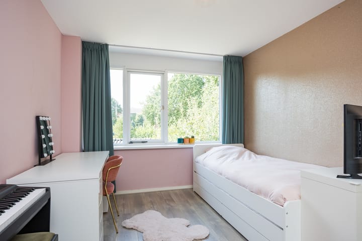 Tussenwoning te koop: Ursula van Raesfeltlaan 12, De Steeg