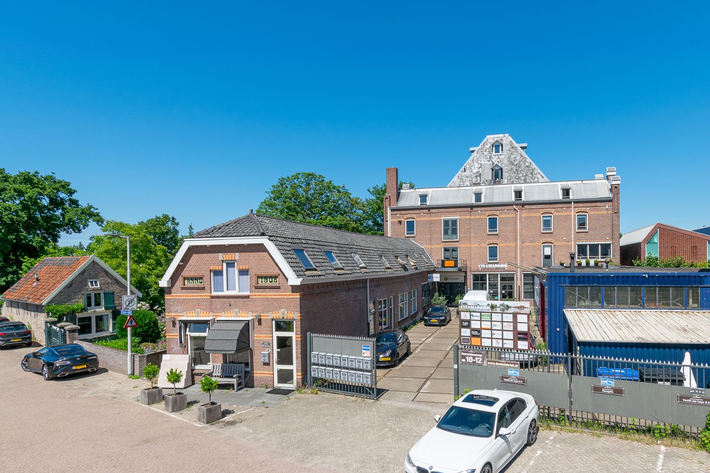 Bekijk foto 1 van Overschieseweg 10