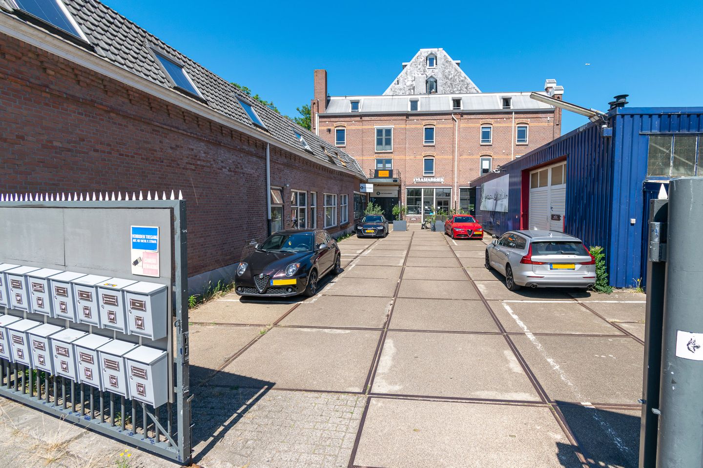 Bekijk foto 2 van Overschieseweg 10