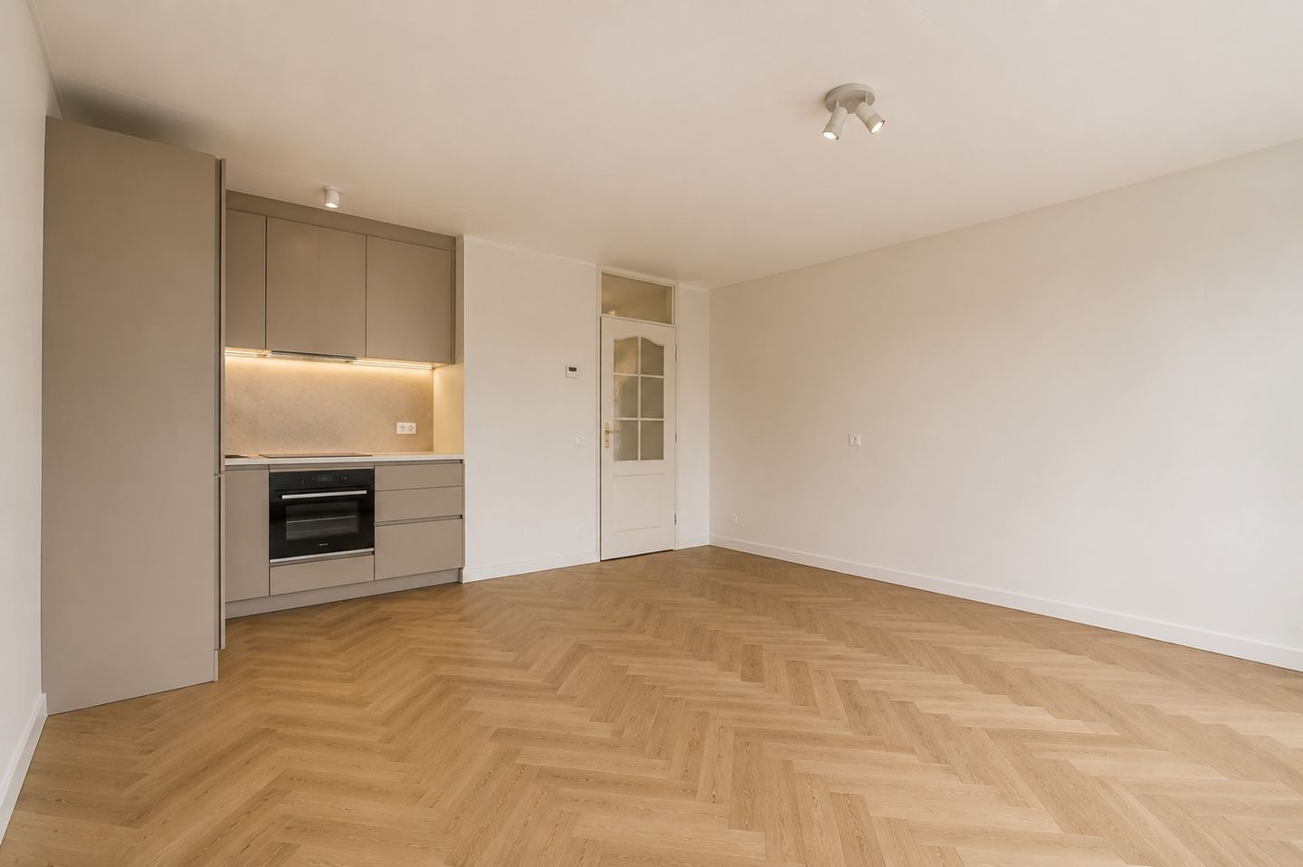 Photo 14 of Meerdorpstraat 12