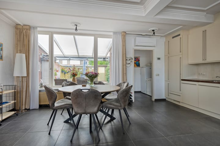Tussenwoning te koop: Pastoor M. van Beekstraat 23, Best