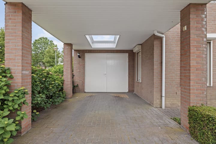 Hoekwoning te koop: Laurierhaag 1, Oost West En Middelbeers