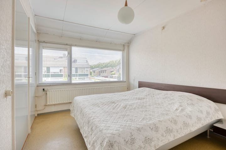Tussenwoning te koop: Ds. van Couwenhovelaan 63, Bergschenhoek
