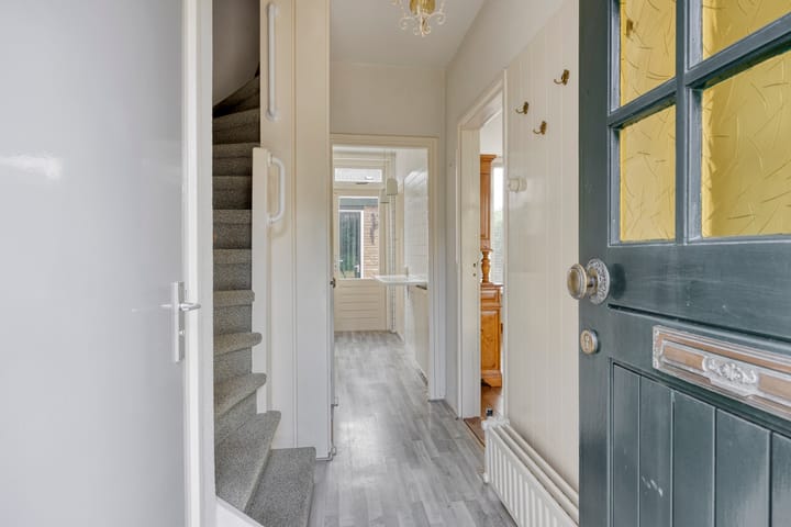 Tussenwoning te koop: Ds. van Couwenhovelaan 63, Bergschenhoek
