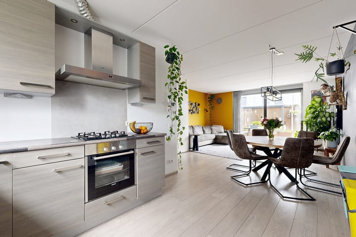 Tussenwoning te koop: Vermeerstraat 13, Fijnaart