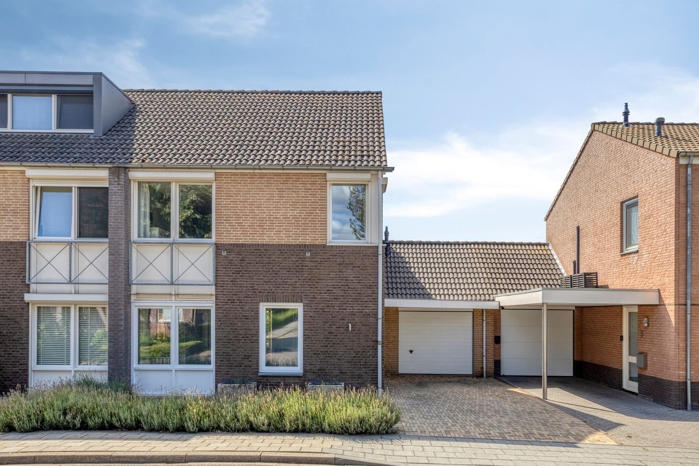 Foto 1 van Sint Lambertusstraat 1