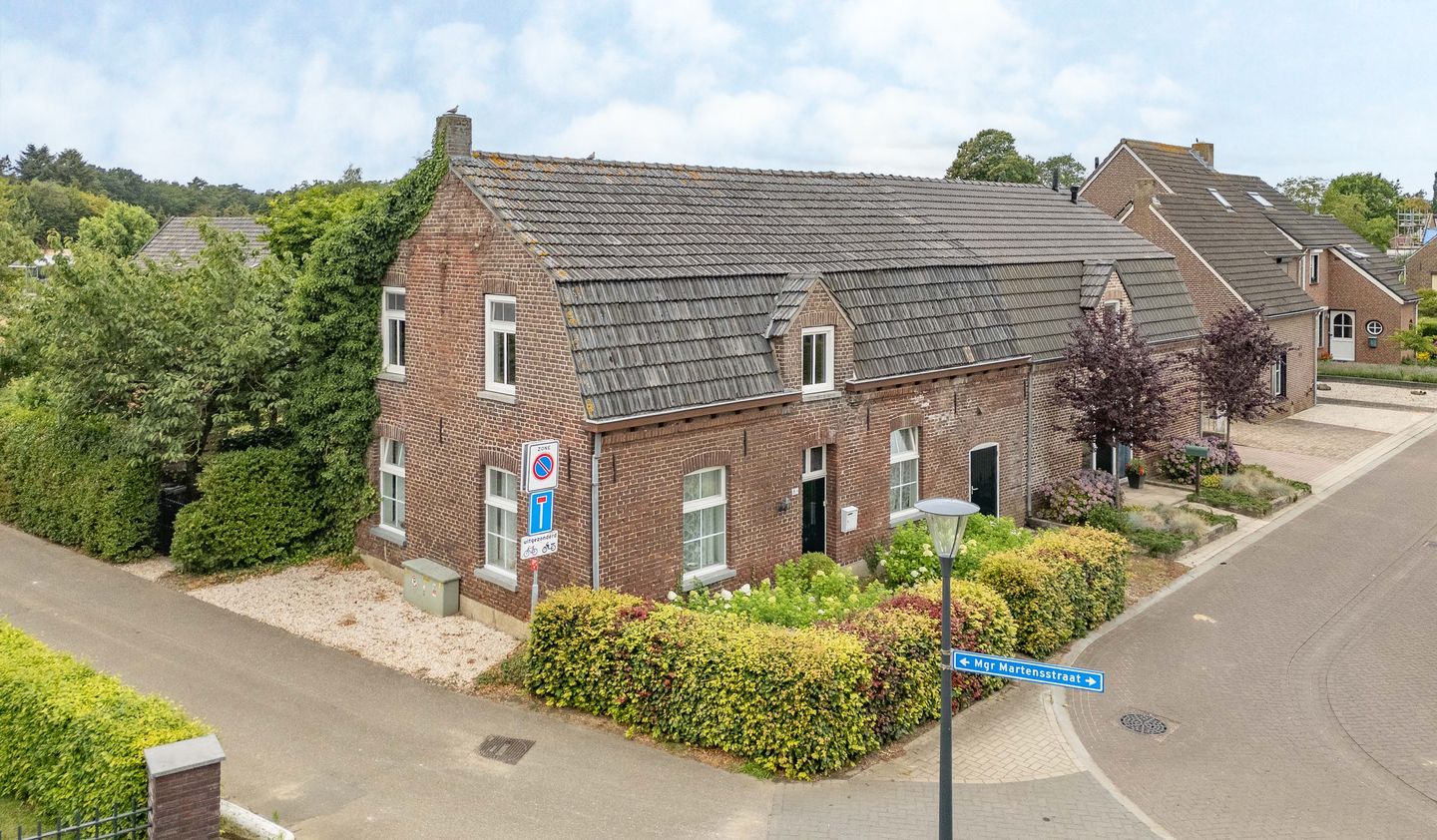 Foto 44 van Mgr Martensstraat 8-A