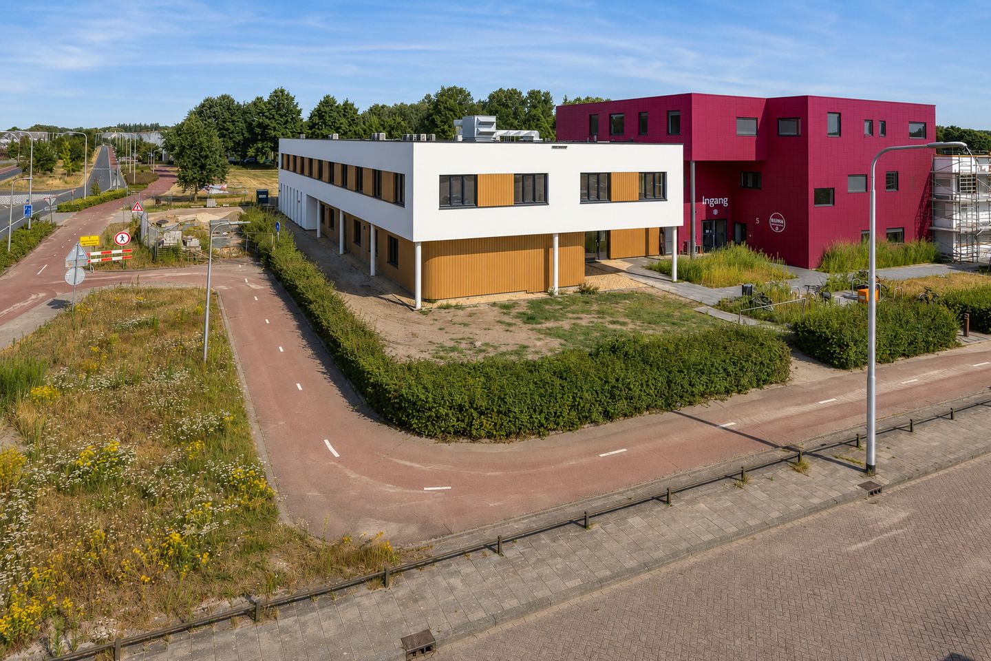 Bekijk foto 1 van Bijsterveldenlaan 5-a