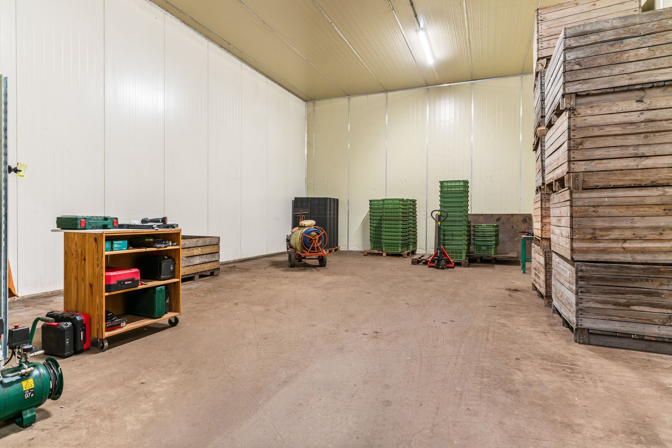 Photo 39 of Oosteinderweg 216