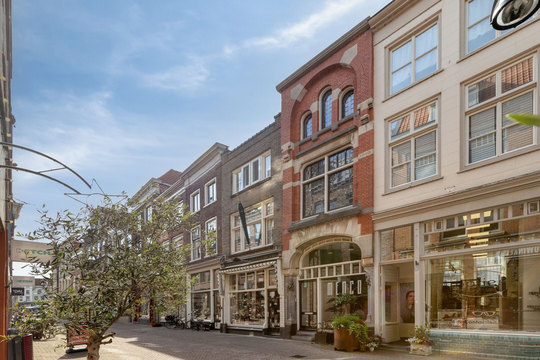 Photo 39 of Voorstraat 273
