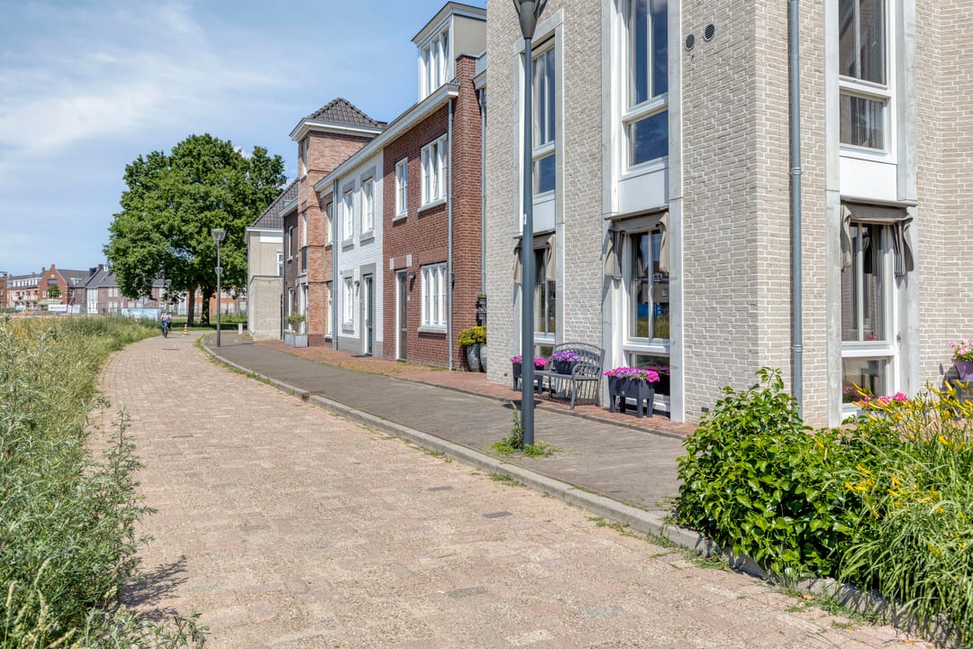 Foto 46 van Laan door de Veste 179