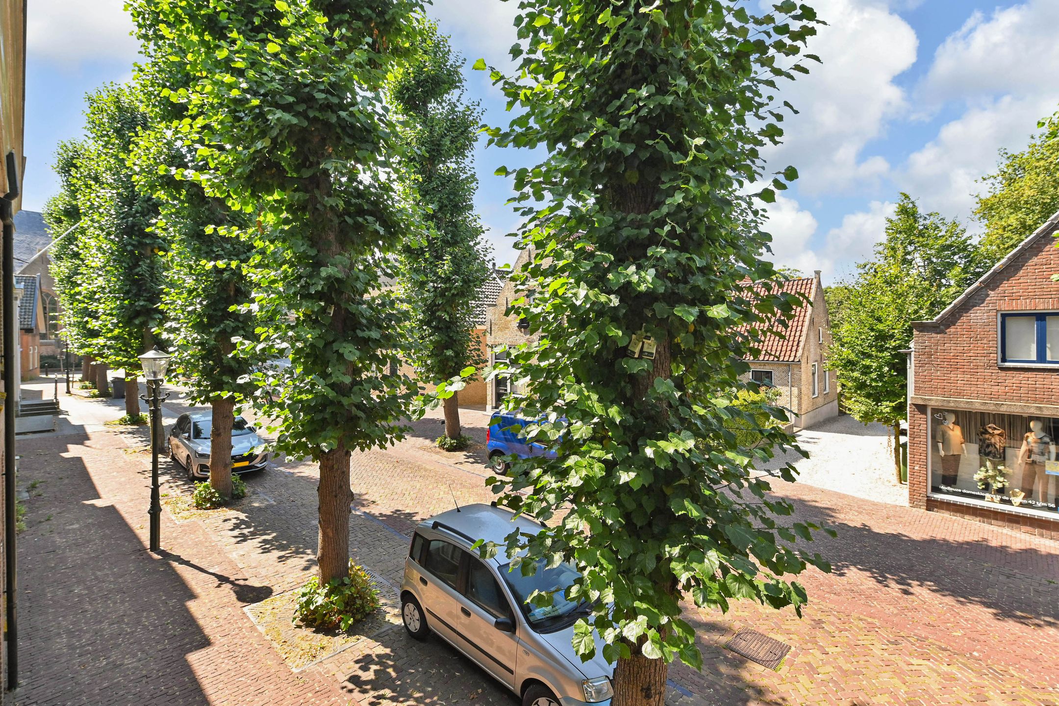 Photo 12 of Raadhuisstraat 27