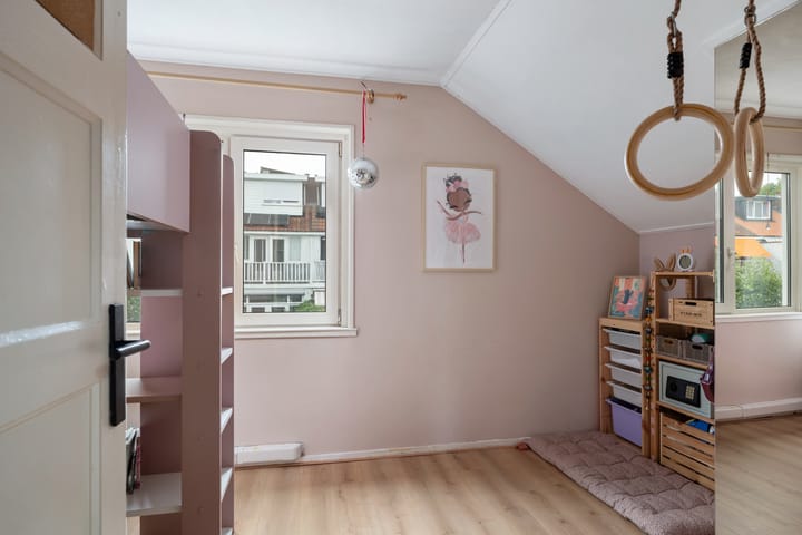 Tussenwoning te koop: Eigenhaard 34, Dordrecht