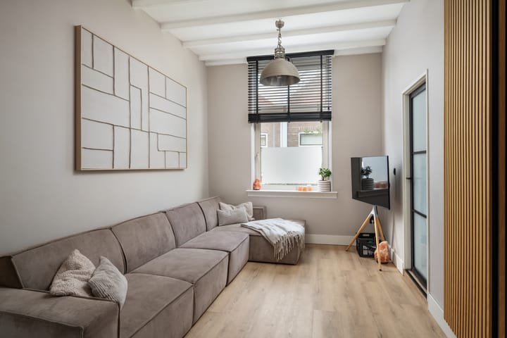 Tussenwoning te koop: Eigenhaard 34, Dordrecht