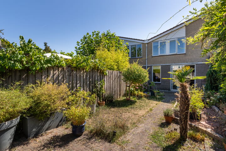 Tussenwoning te koop: Torenvalk 51, Harmelen