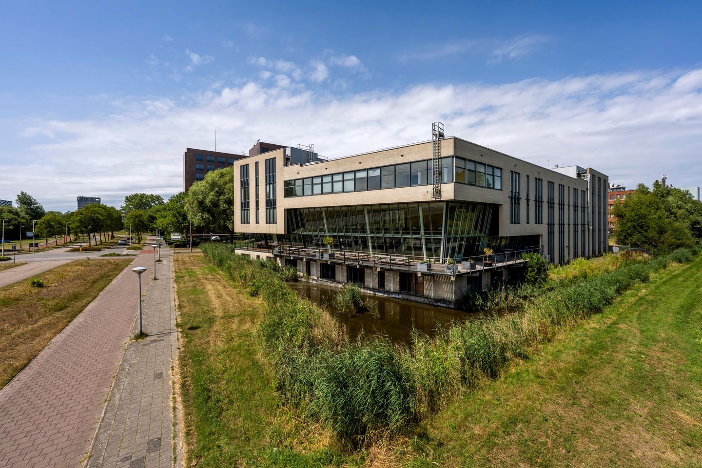 Bekijk foto 4 van Prof. W.H. Keesomlaan 4