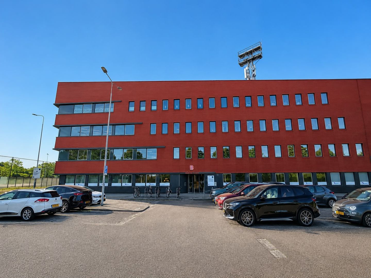 Bekijk foto 1 van Stadionlaan 83