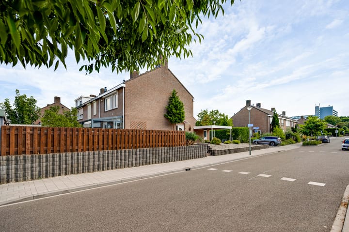 Hoekwoning te koop: Kasteel daelenbroeckstraat 45, Roermond
