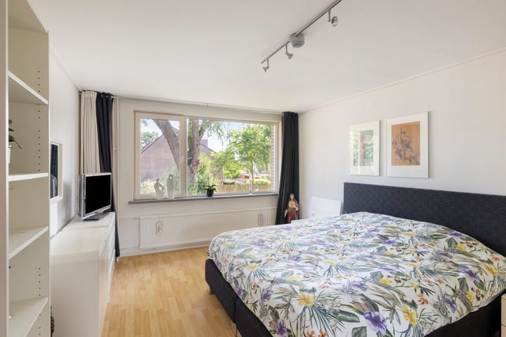 Tussenwoning te koop: Armstrongstraat 30, Loon Op Zand