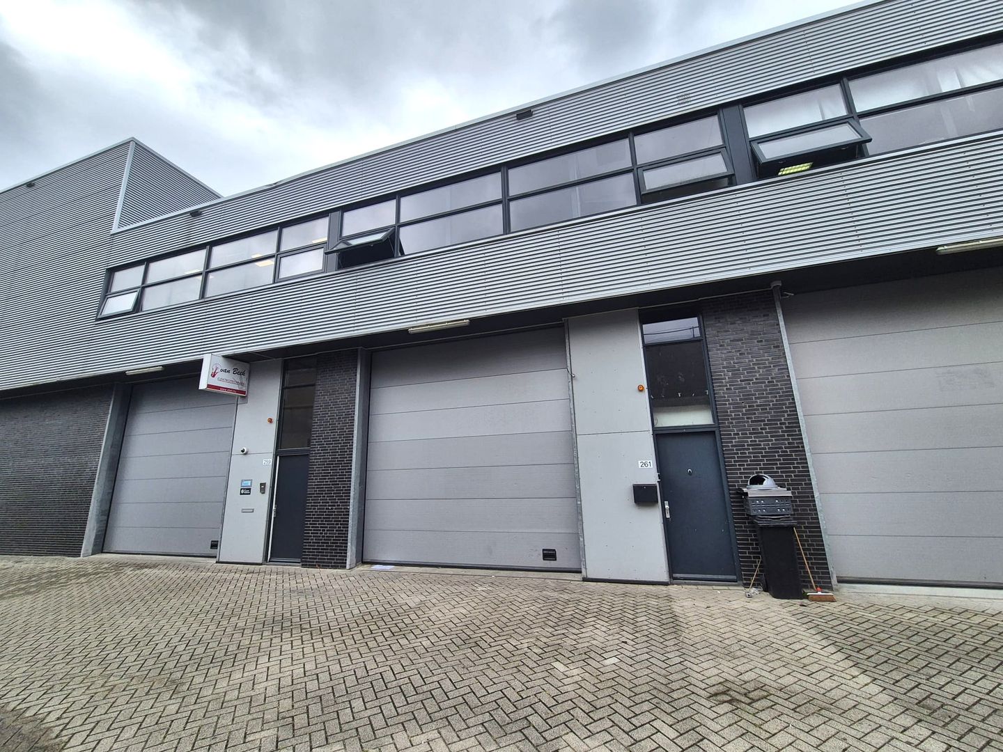 View photo 3 of Laan van Waalhaven 261