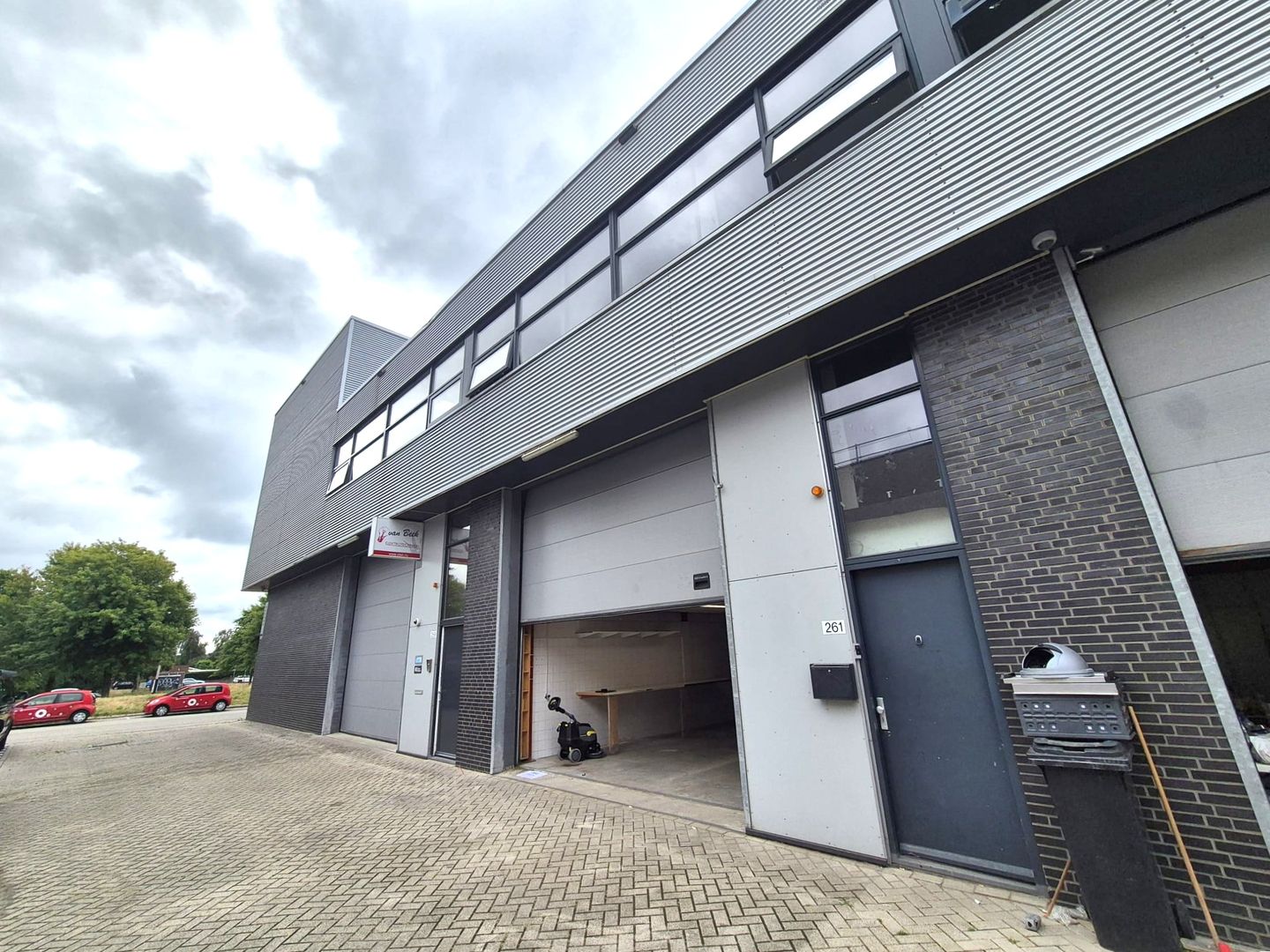 View photo 2 of Laan van Waalhaven 261