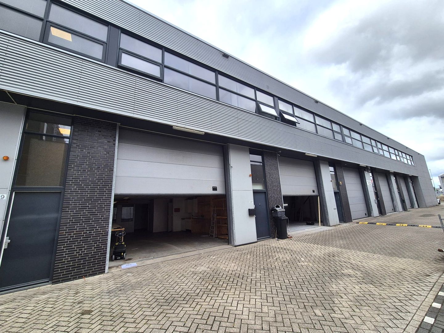 View photo 1 of Laan van Waalhaven 261