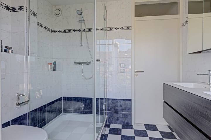 Tussenwoning te koop: Van Utenhoveweg 102, Geldermalsen
