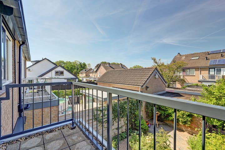 Tussenwoning te koop: Van Utenhoveweg 102, Geldermalsen