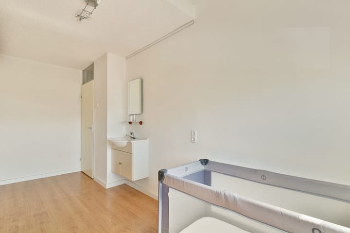 Tussenwoning te koop: Zwaluwenburg 32, Dordrecht