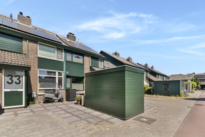 Tussenwoning te koop: Zwaluwenburg 32, Dordrecht
