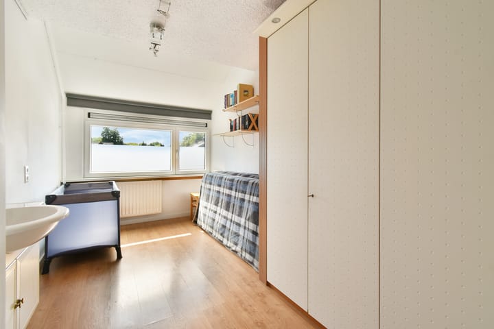 Tussenwoning te koop: Zwaluwenburg 32, Dordrecht