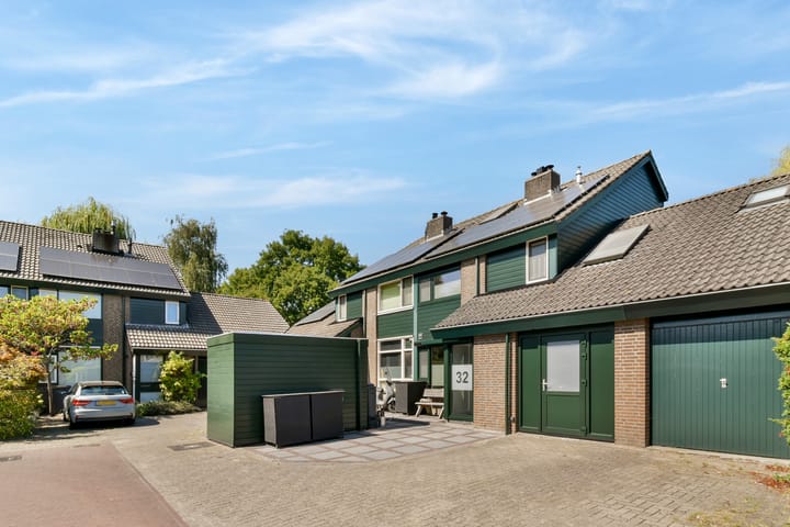 Tussenwoning te koop: Zwaluwenburg 32, Dordrecht
