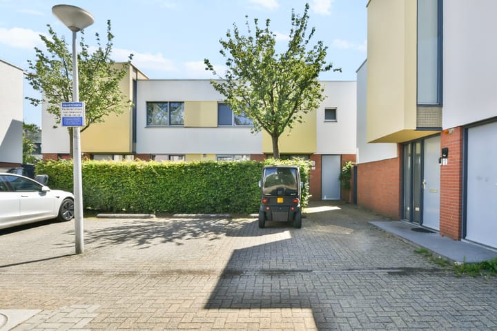 Photo 2 of Count Basiestraat 14