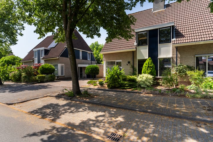 Twee-onder-één-kap te koop: ROLLEMASTATE 104, Leeuwarden