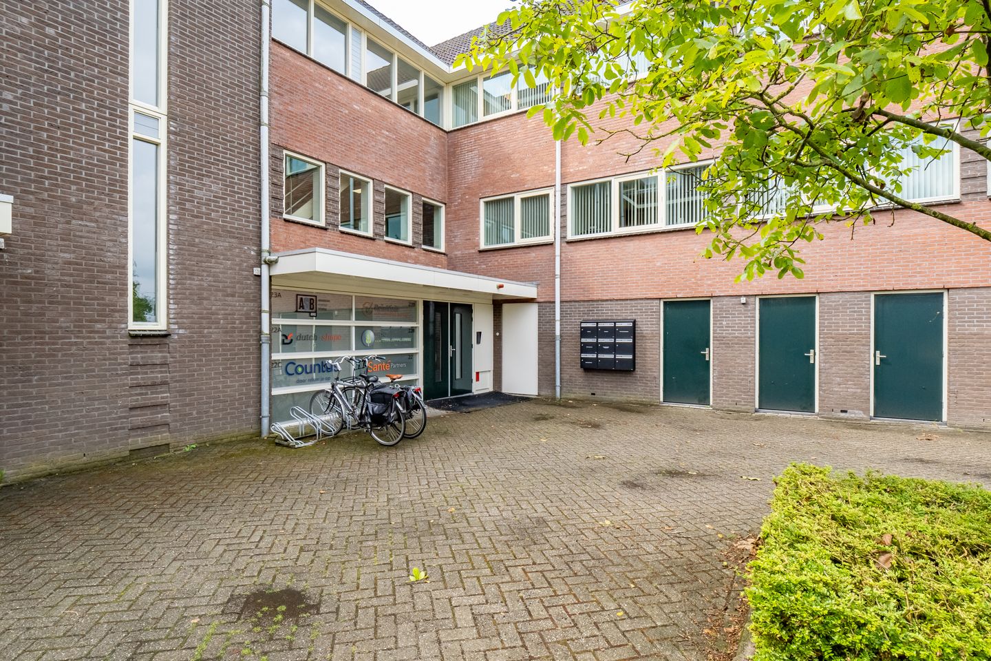 Bekijk foto 2 van Beughof 22