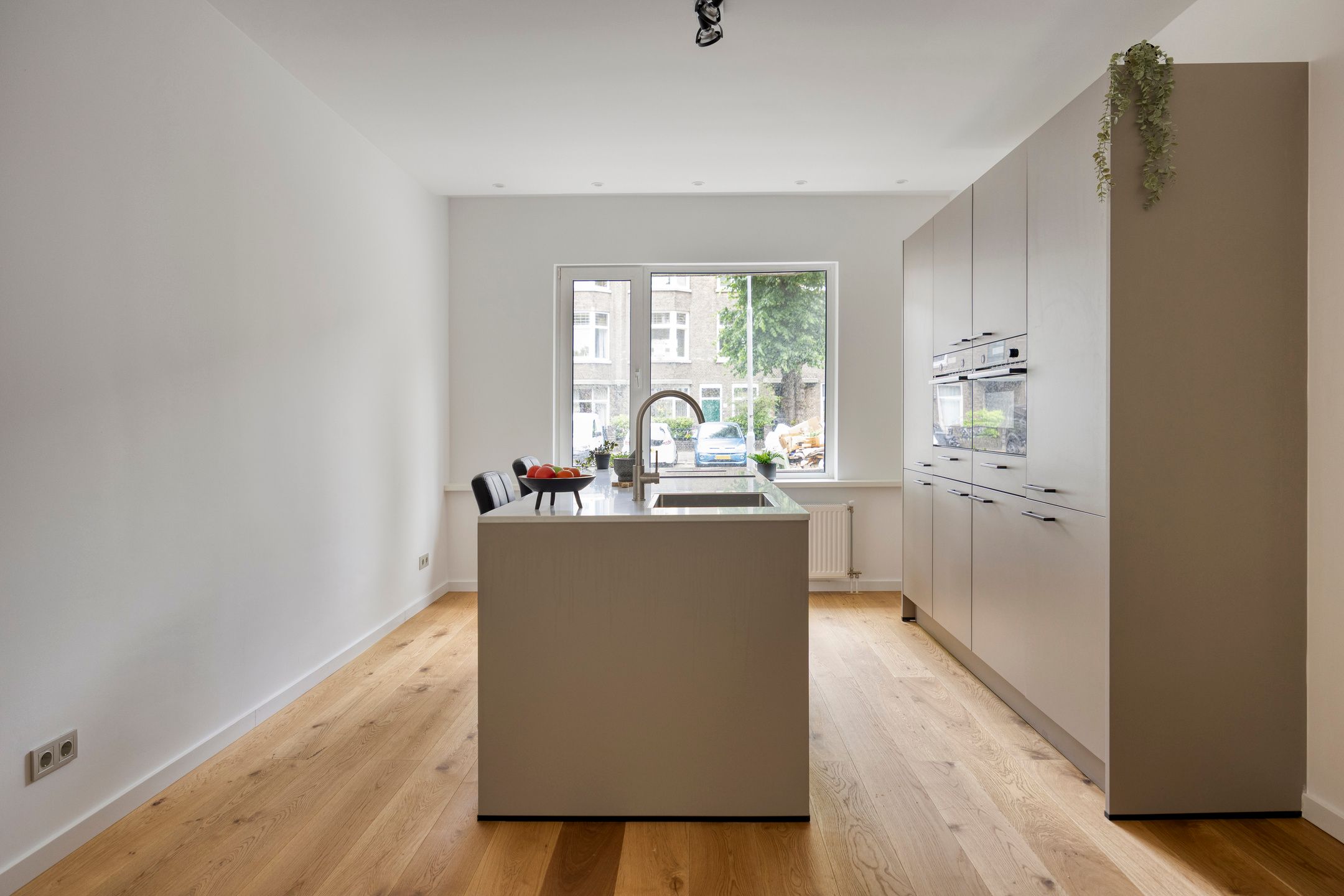 Photo 15 of van de Wateringelaan 266