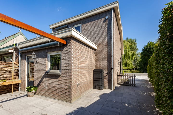 Twee-onder-één-kap te koop: Leerbroekseweg 21, Leerbroek