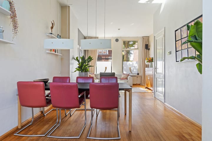 Tussenwoning te koop: de Roy van Zuidewijnlaan 33, Breda