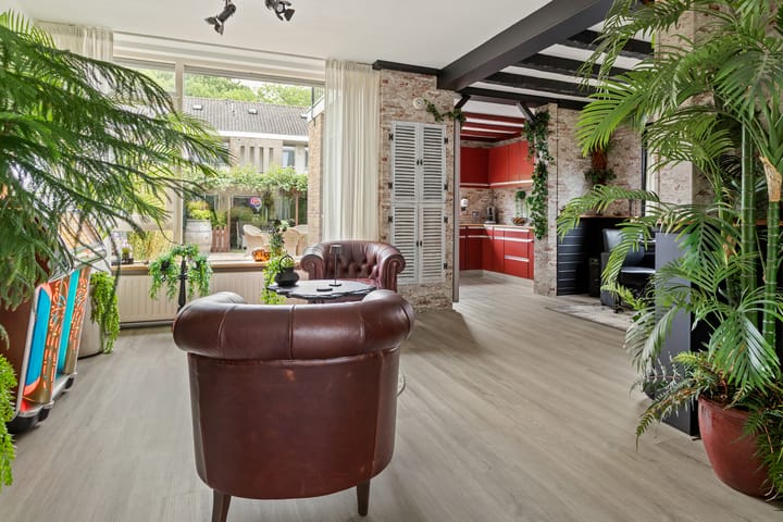 Twee-onder-één-kap te koop: Waalstraat 26, Nieuwegein