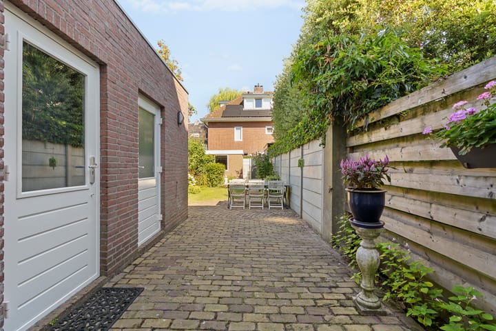 Tussenwoning te koop: de Roy van Zuidewijnlaan 33, Breda