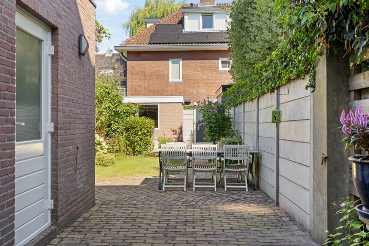 Tussenwoning te koop: de Roy van Zuidewijnlaan 33, Breda